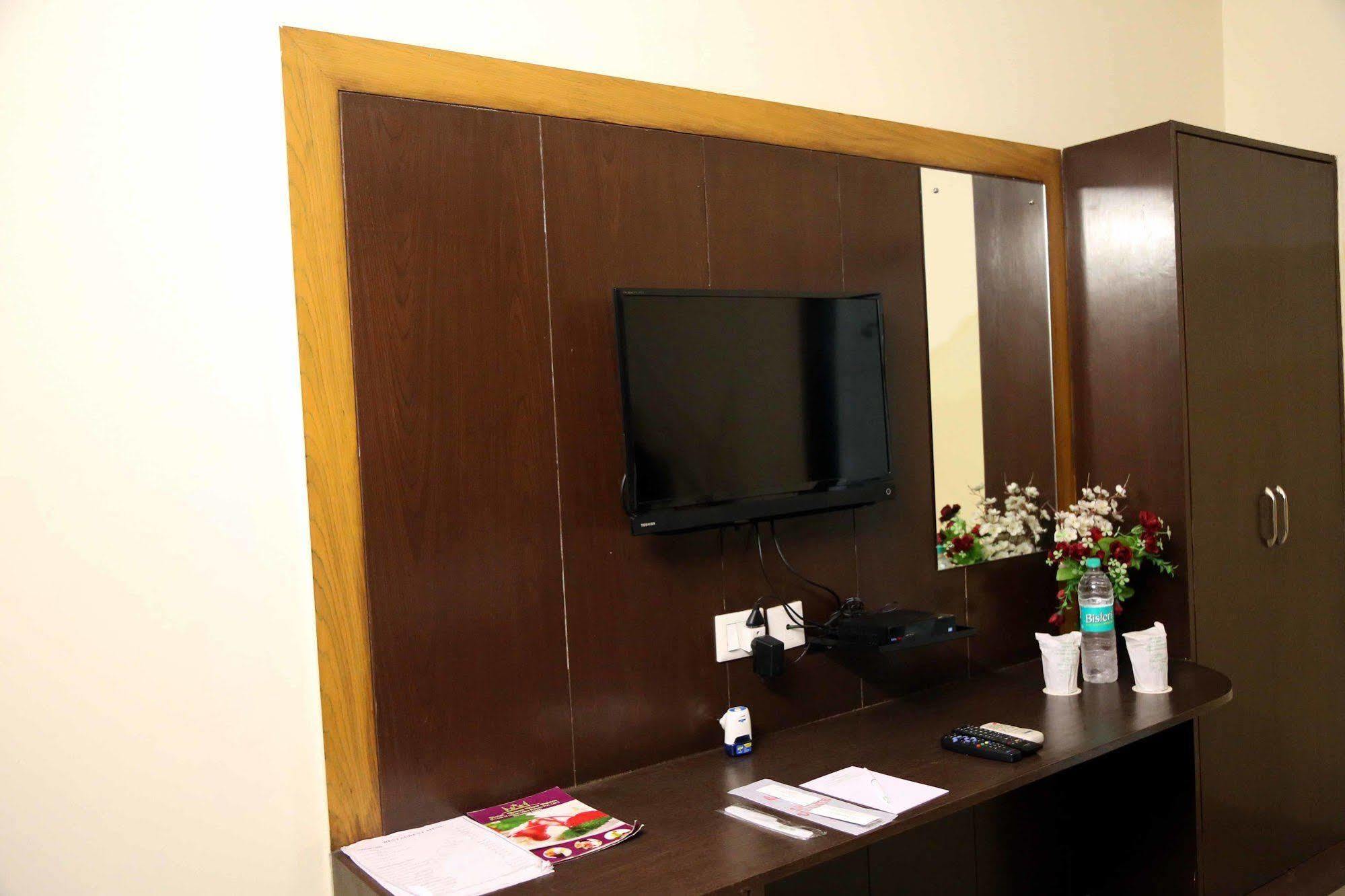 Treebo Green View, Noida Indirapuram Экстерьер фото